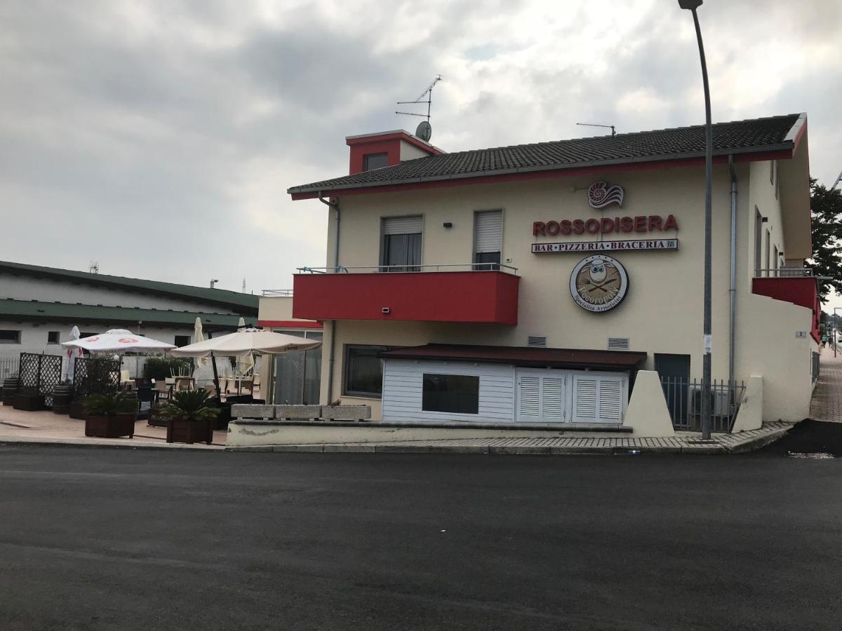 Rosso Di Sera Città Sant'Angelo Esterno foto
